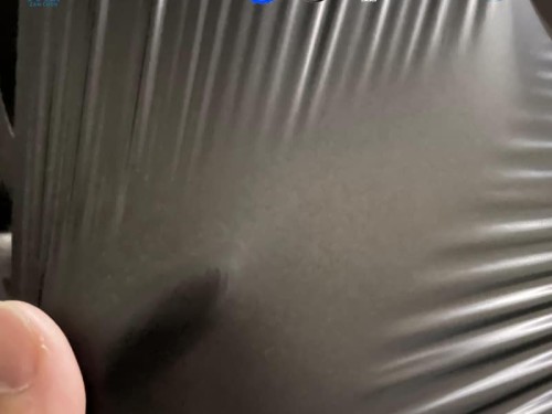 开云体育手机网页版TPU黑色薄膜手袋箱包薄膜聚氨酯薄膜防水透气软膜厂家直供